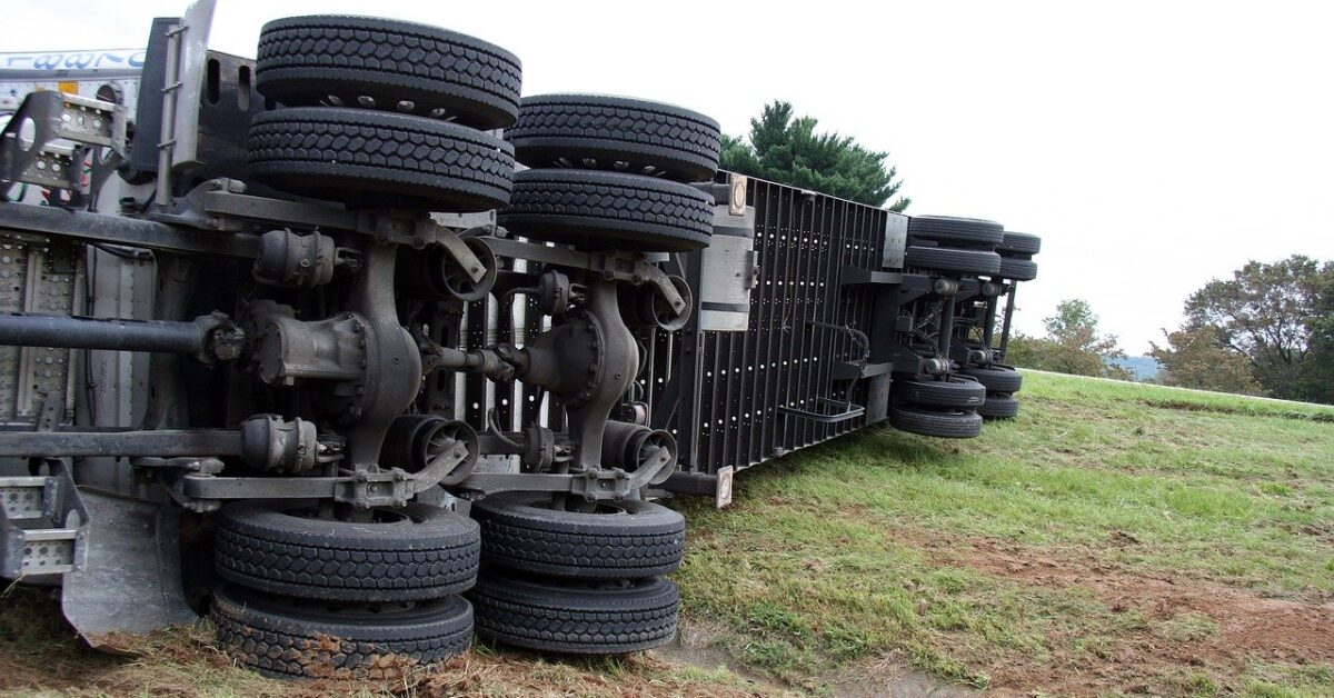 What is the average settlement for semi truck accidents