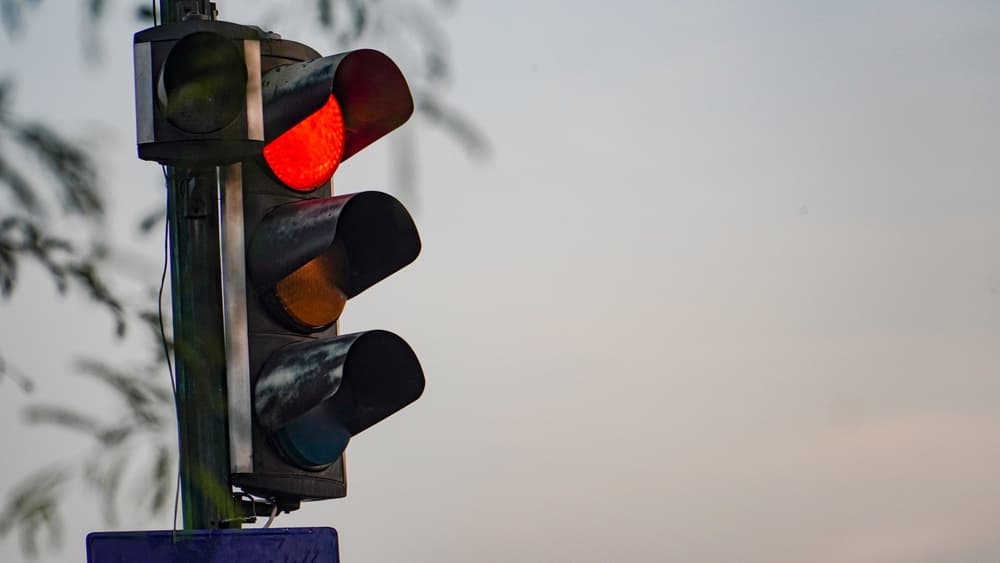 traffic light showing red stop light